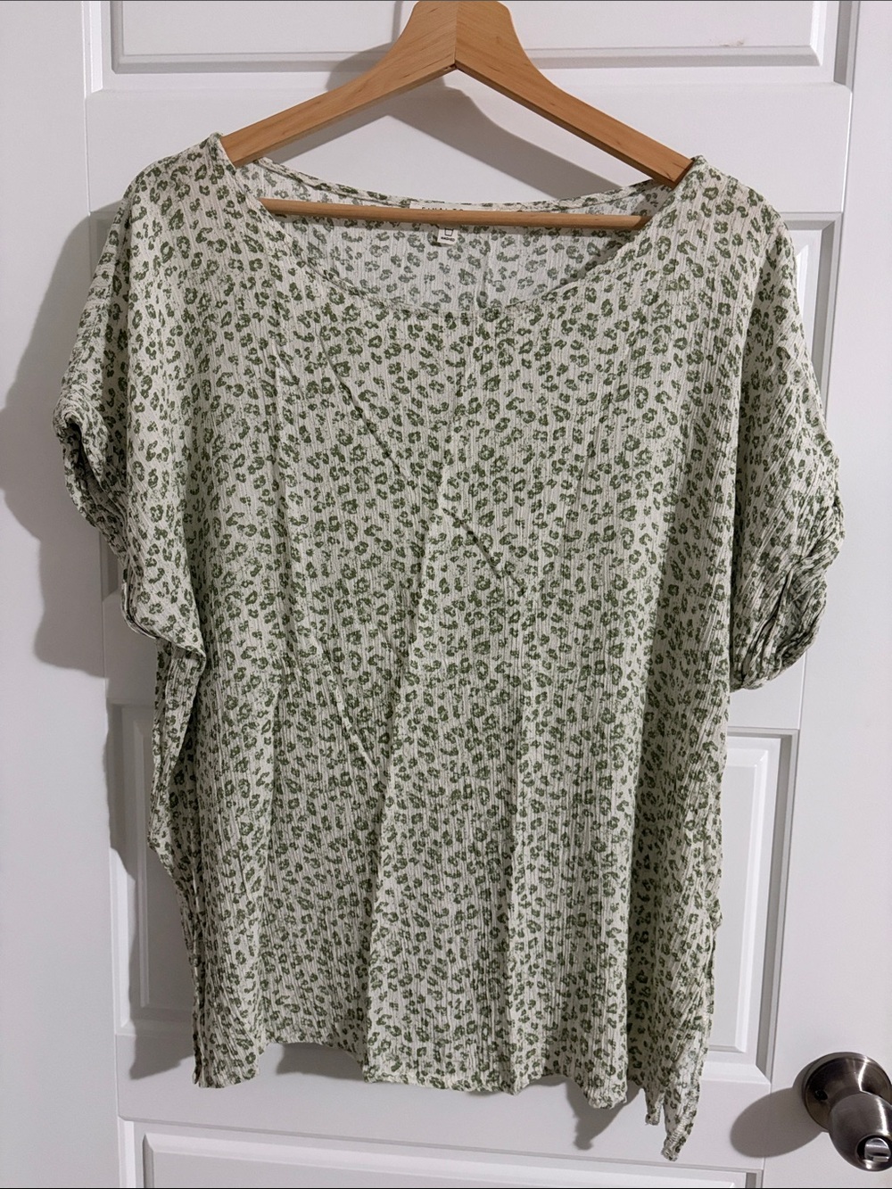 Light Olive Floral Print Women's Blouse - Casual Short Sleeve Top